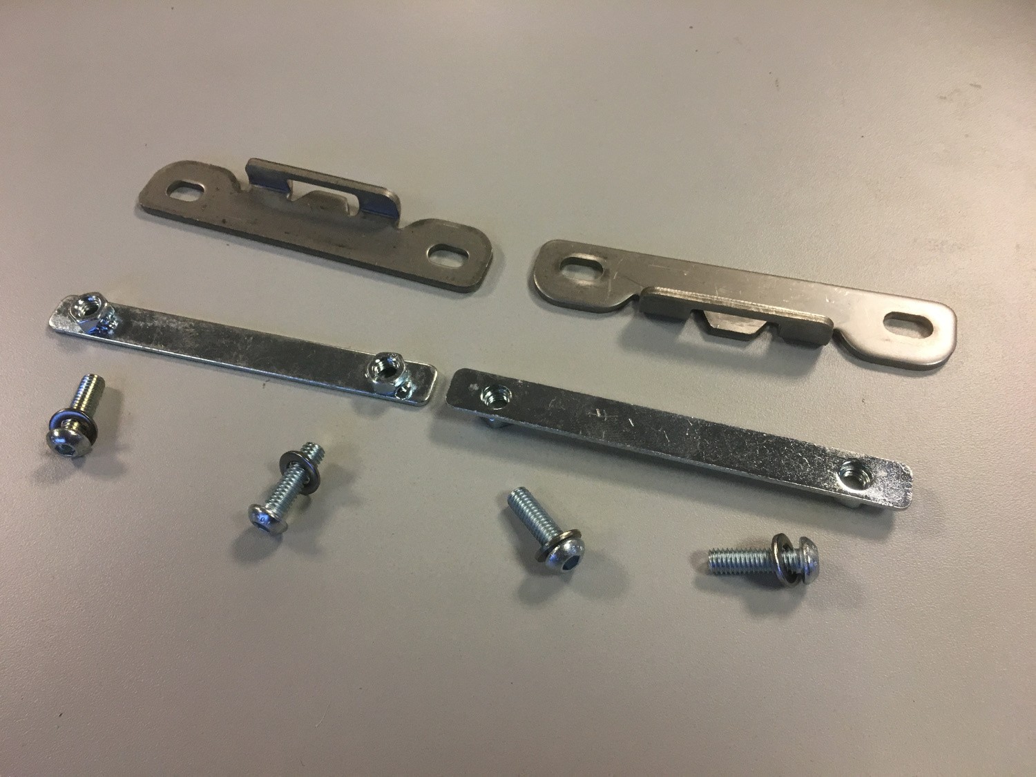 EGR Aluminium Tonneau Front Hinge Set 1 EGR Aluminium Tonneau Front Hinge Set.