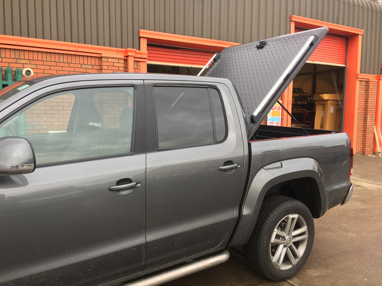 EGR Aluminium Tonneau Cover Black Finish | Volkswagen Amarok 2010-2020 Double Cab 6 Egr-Amarok-Tonneau-Black-Finnish