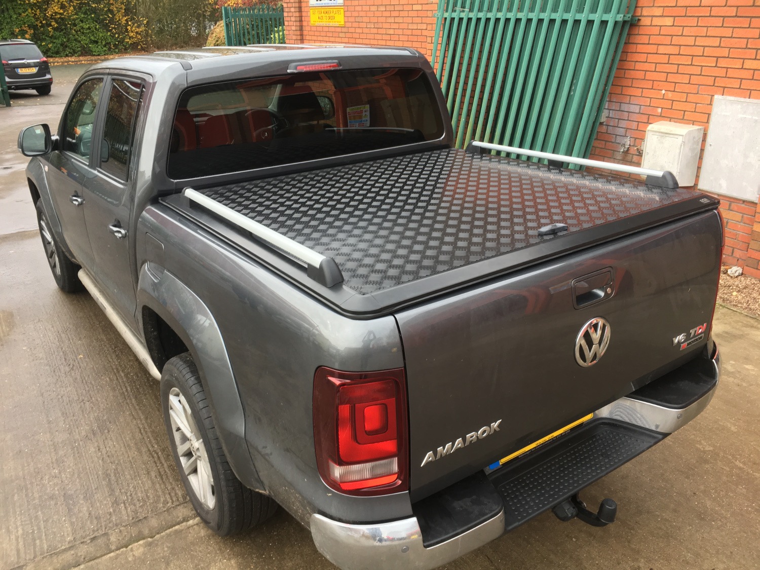 EGR Aluminium Tonneau Cover Black Finish | Volkswagen Amarok 2010-2020 Double Cab 4 Egr-Amarok-Tonneau-Black-Finnish
