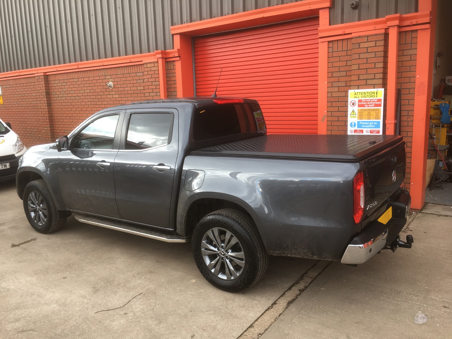 EGR Aluminium Tonneau Cover Black Finish | Mercedes X-Class 2017-2022 Double Cab 2 Mercedes-x-class-egr-aluminium-tonneau