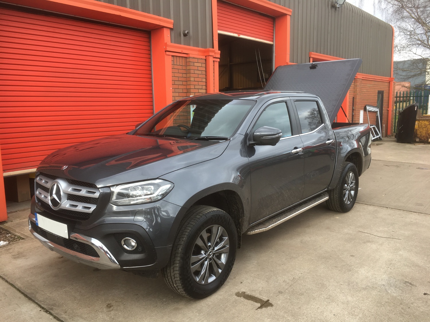 EGR Aluminium Tonneau Cover Black Finish | Mercedes X-Class 2017-2022 Double Cab 5 Mercedes-x-class-egr-aluminium-tonneau