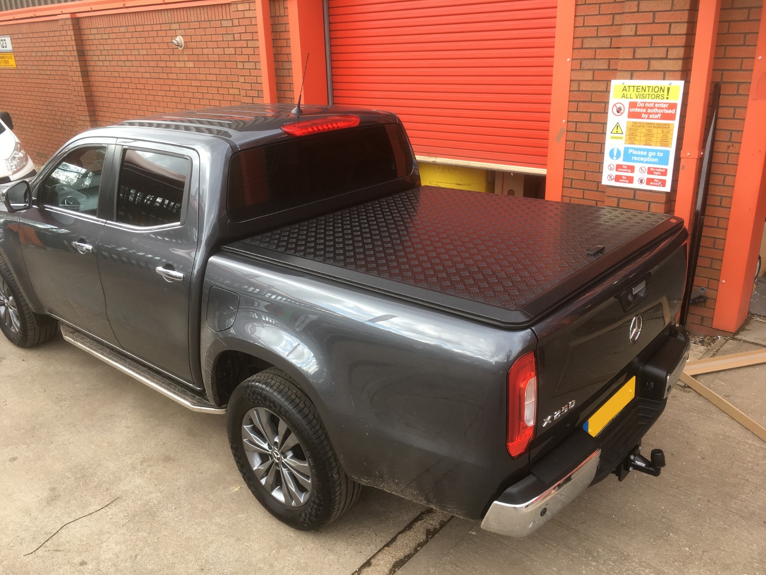 EGR Aluminium Tonneau Cover Black Finish | Mercedes X-Class 2017-2022 Double Cab 4 Mercedes-x-class-egr-aluminium-tonneau