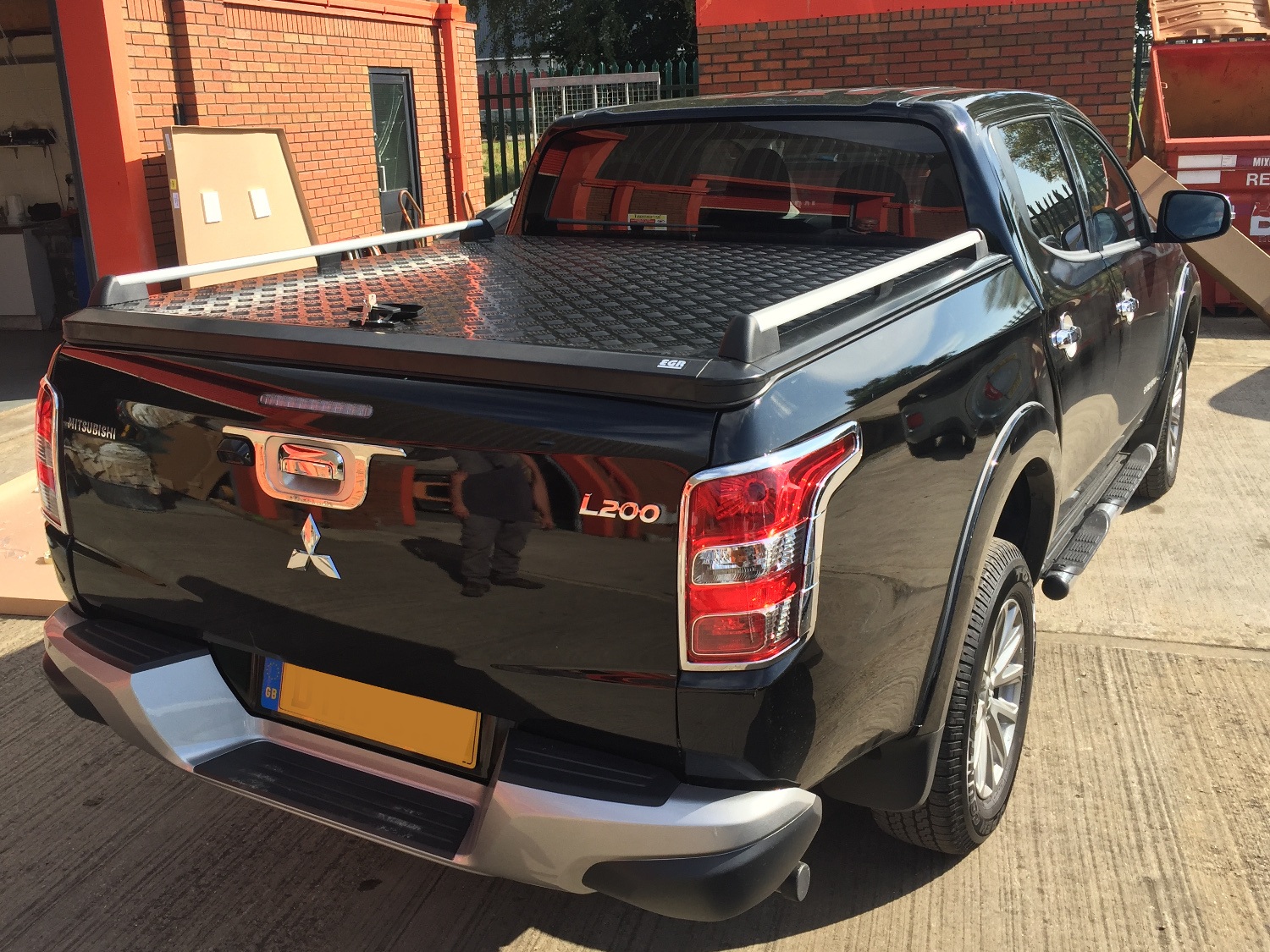 EGR Aluminium Tonneau Cover Black Finish | Fiat Fullback 2016-2020 Double Cab 4 EGR Aluminium Tonneau Cover Black Finish | Fiat Fullback 2016-2020 Double Cab - Image 4