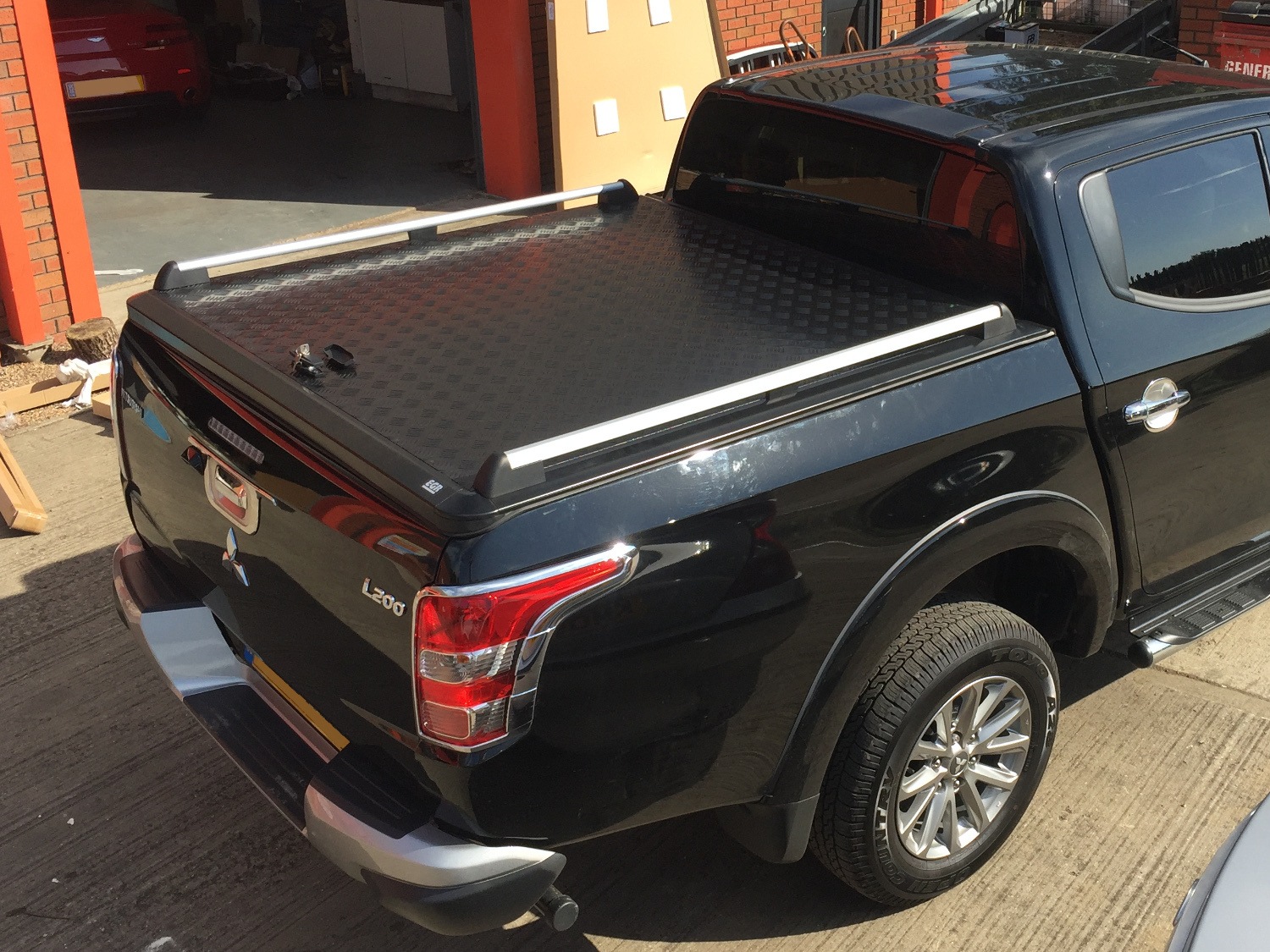 EGR Aluminium Tonneau Cover Black Finish | Fiat Fullback 2016-2020 Double Cab 2 EGR Aluminium Tonneau Cover Black Finish | Fiat Fullback 2016-2020 Double Cab - Image 2