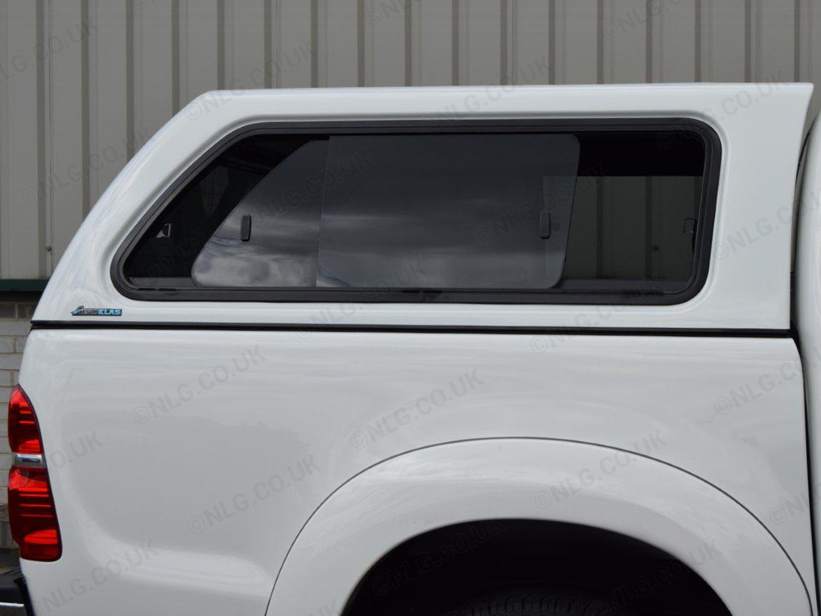 Aeroklas Leisure Hardtop Canopy | Toyota Hilux MK6-8 2005-2015 Double Cab 4 Aeroklas Leisure Hardtop Canopy | Toyota Hilux MK6-8 2005-2015 Double Cab - Image 4