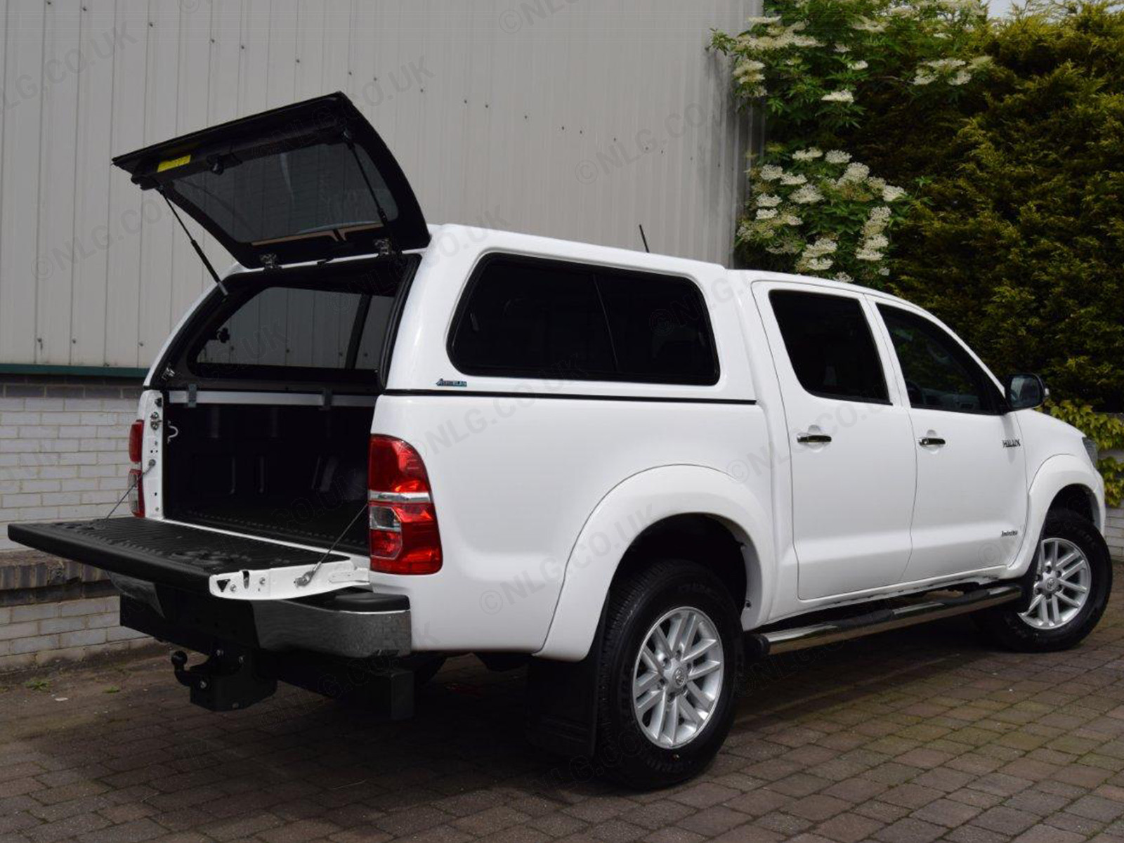 Aeroklas Leisure Hardtop Canopy | Toyota Hilux MK6-8 2005-2015 Double Cab 2 Aeroklas Leisure Hardtop Canopy | Toyota Hilux MK6-8 2005-2015 Double Cab - Image 2