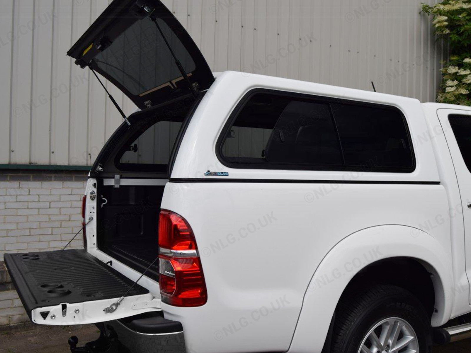 Aeroklas Leisure Hardtop Canopy | Toyota Hilux MK6-8 2005-2015 Double Cab 3 Aeroklas Leisure Hardtop Canopy | Toyota Hilux MK6-8 2005-2015 Double Cab - Image 3