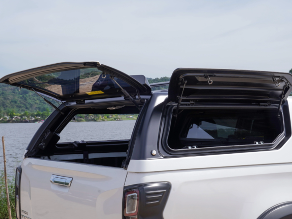 Ridgeback Canopy Isuzu D-Max 2021-2024 Ridgeback V-Series Hardtop | Tops4Trucks