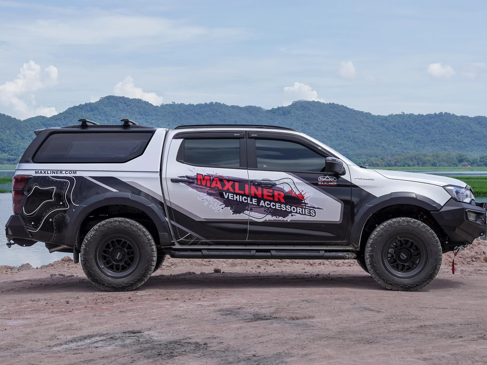 Ridgeback V-Series Hardtop Canopy | Isuzu D-Max Mk7 2025-On Double Cab 2 Ridgeback V-Series Hardtop Canopy | Isuzu D-Max Mk7 2025-On Double Cab - Image 2