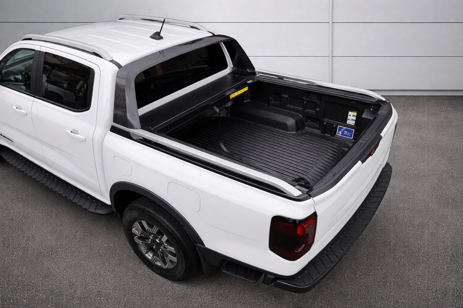 Ford Ranger 2023-On Manual Roller Shutter Roll Top Cover | Roll-Shield 3 Ford Ranger 2023-On Manual Roller Shutter Roll Top Cover | Roll-Shield - Image 3